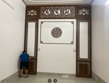 Vách Ngăn Bàn Thờ Cho Nhà Ống